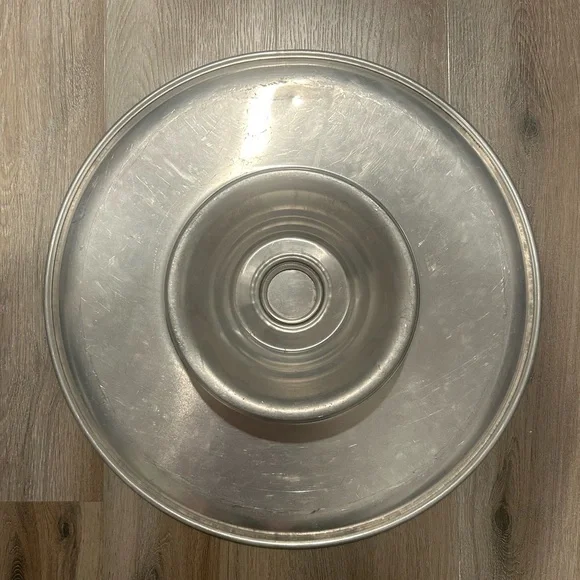 19” x 5.5” Aluminum Cake Stand